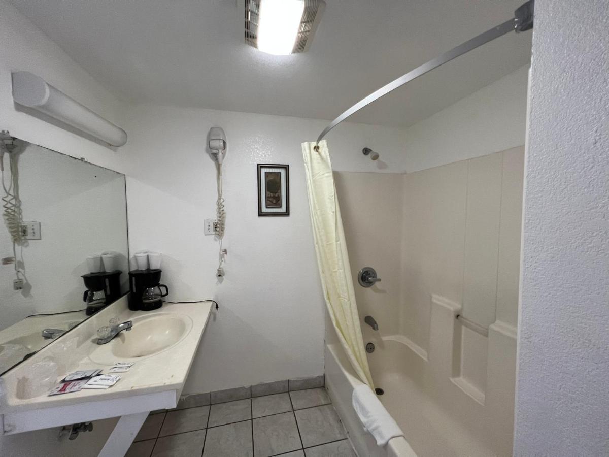 Budget Inn & Suites Freer Exteriör bild